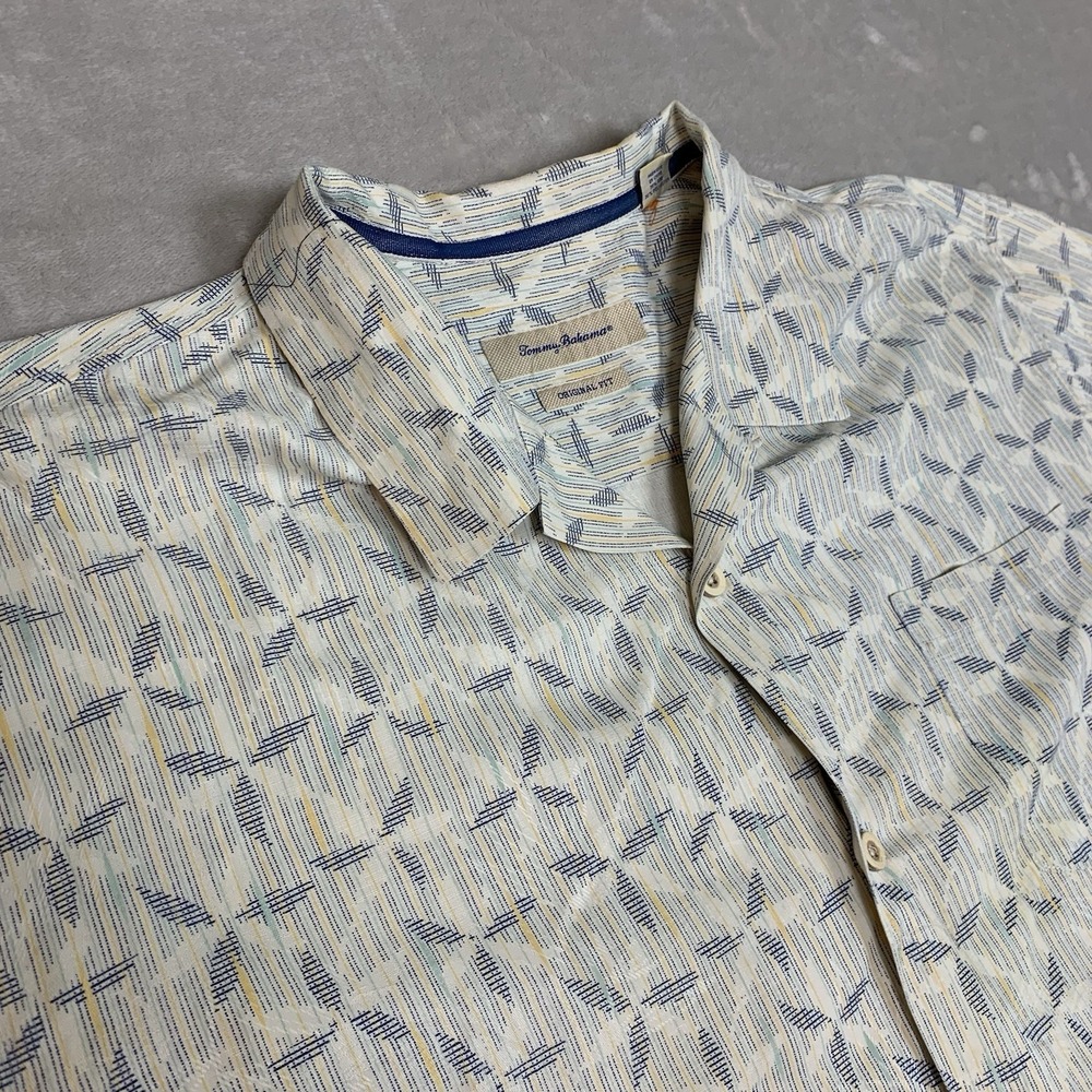 Tommy Bahama Hawaiian Shirt Men 2XL XXL Green Geometric Pattern Button Up Pocket